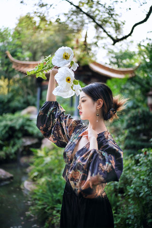 吃草莓的视频